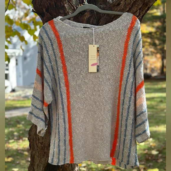 Dokotoo Sweaters - Stylish Gray Sweater with Vibrant Stripes